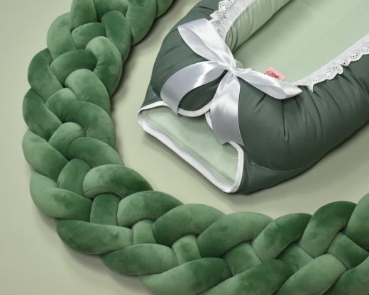 flettet sengekant, grønn med 4 fletter